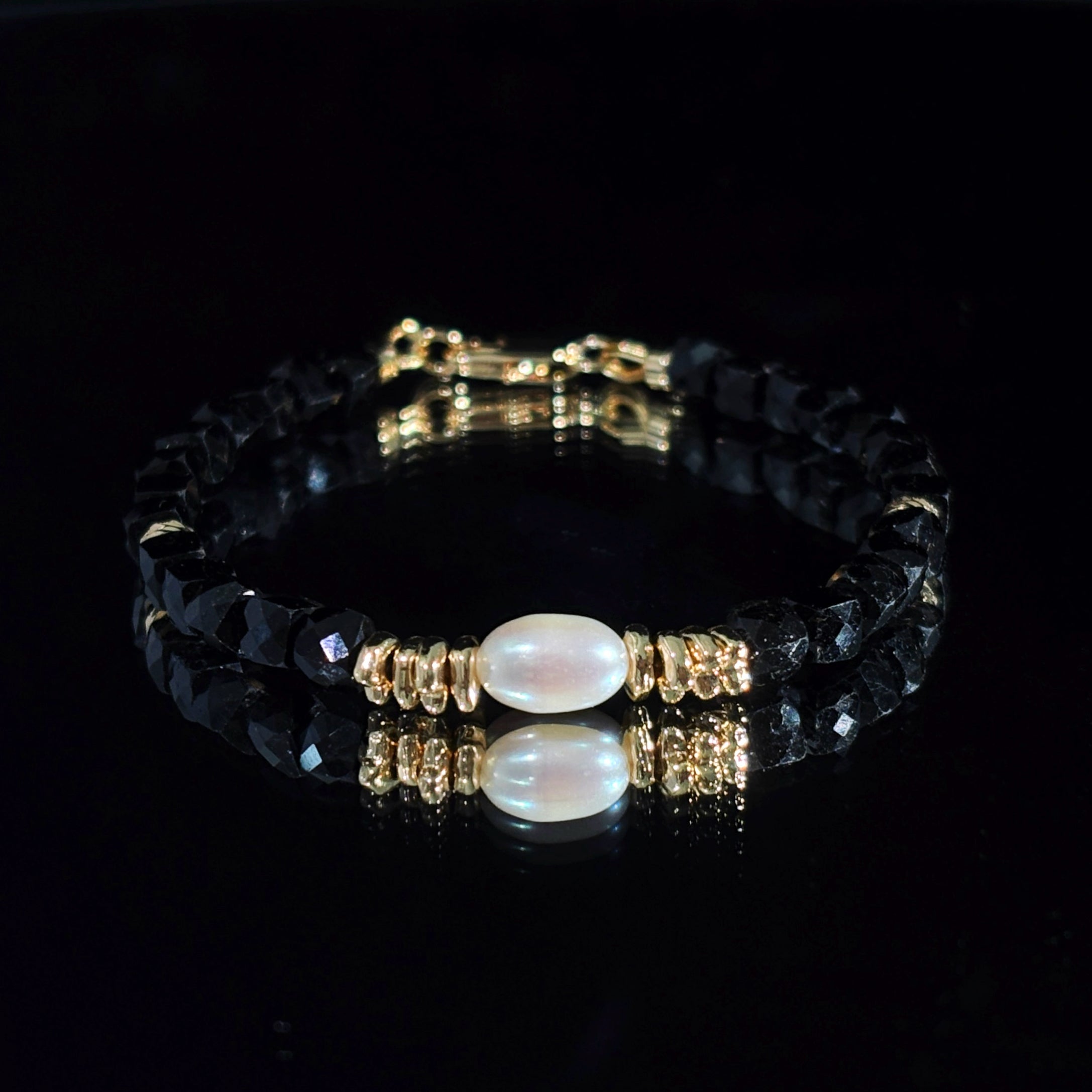 Noir et Perle Black Tourmaline & Freshwater Pearls Bracelet
