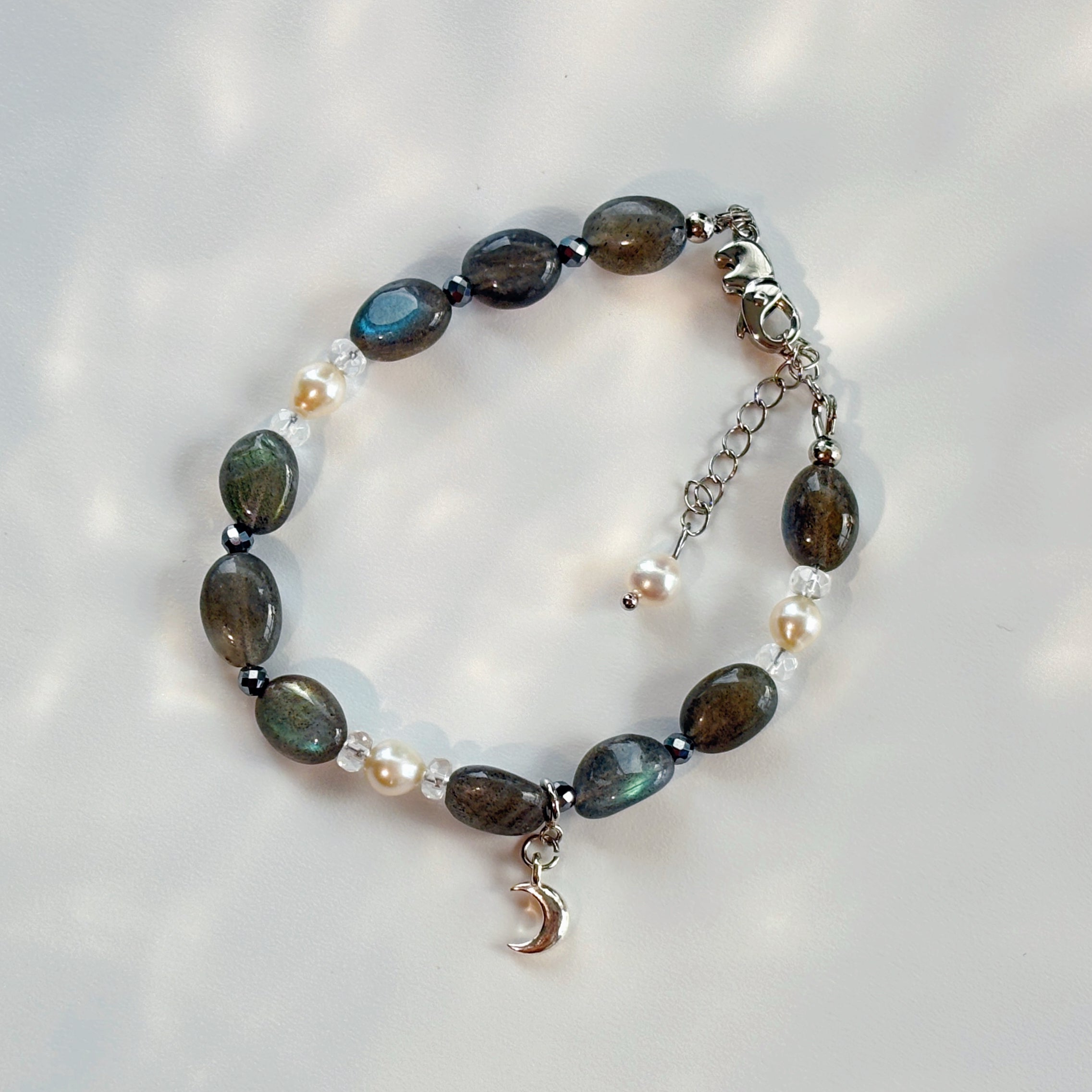 Moonlit Pearl Labradorite Pearl Femininity bracelet