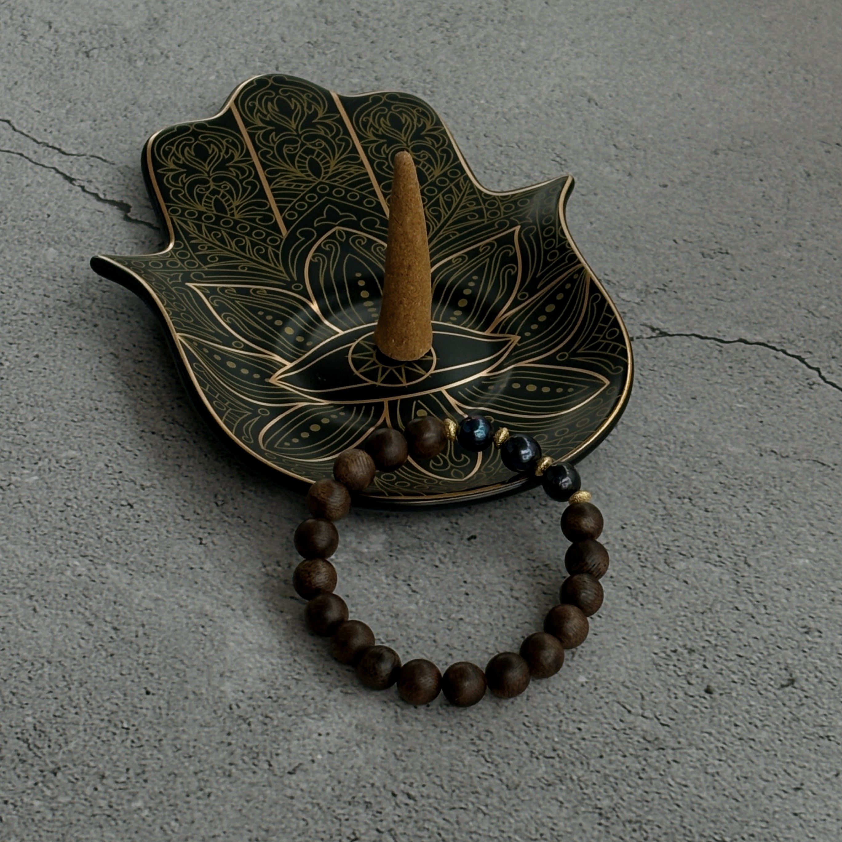 Midnight Resin Agarwood & Black Pearl Bracelet