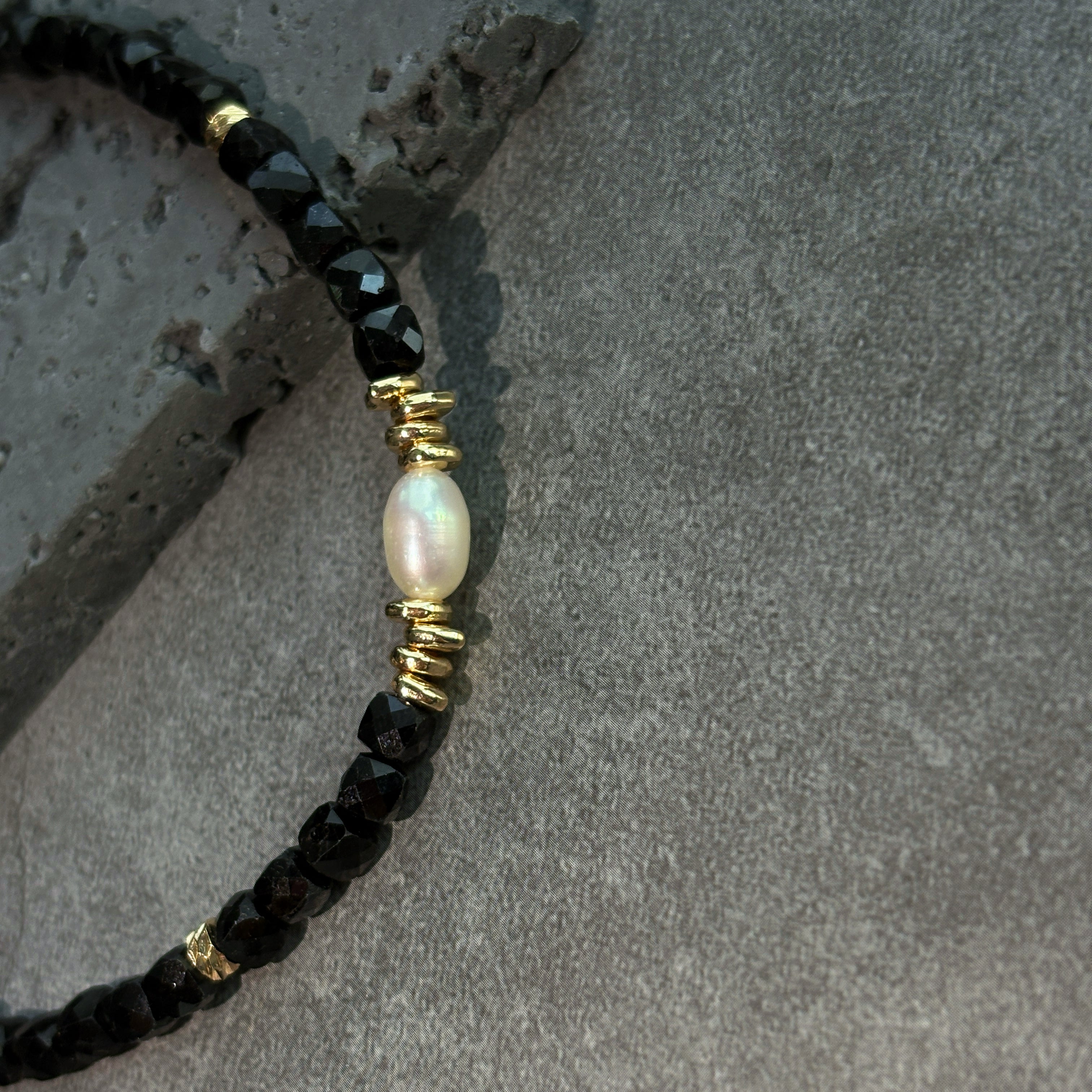 Noir et Perle Black Tourmaline & Freshwater Pearls Bracelet