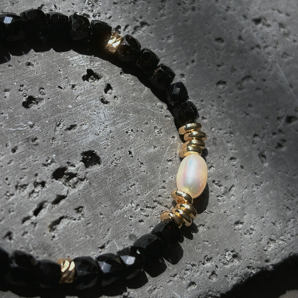 Sentinel Noir et Perle Black Tourmaline Freshwater Pearl Bracelet
