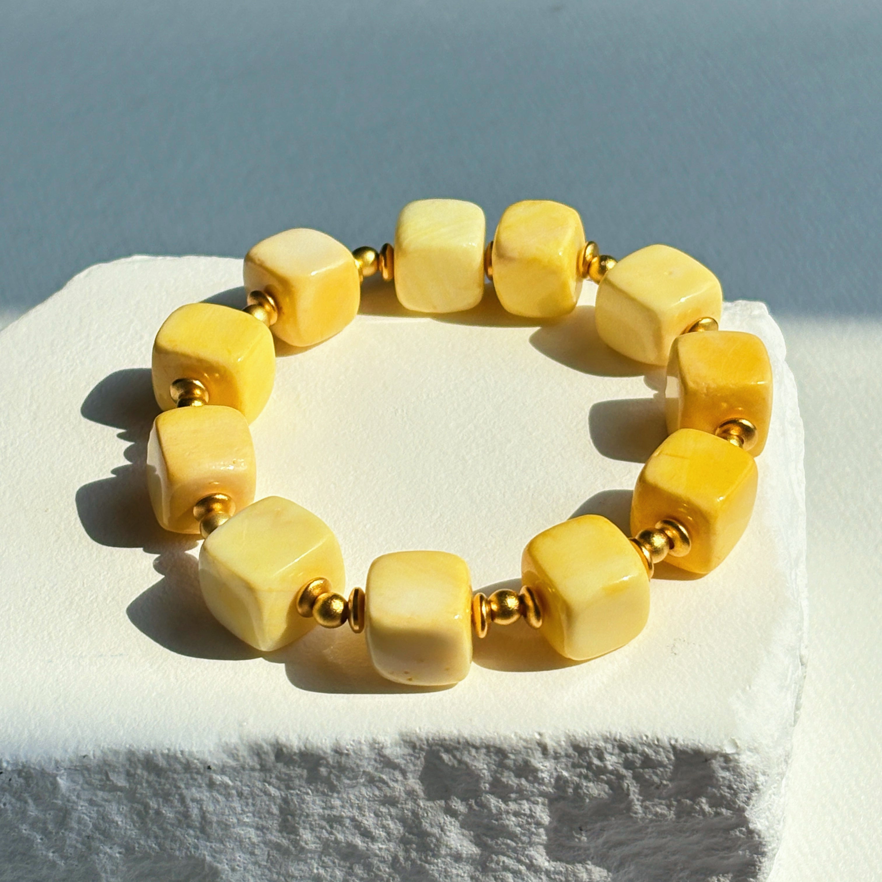 golden-shell-cube-bracelet